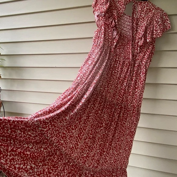 VGUC Old Navy Sz-L(M) Red & White Floral Layers, Ruffled Sleeves, Gathered Chest - Picture 3 of 16